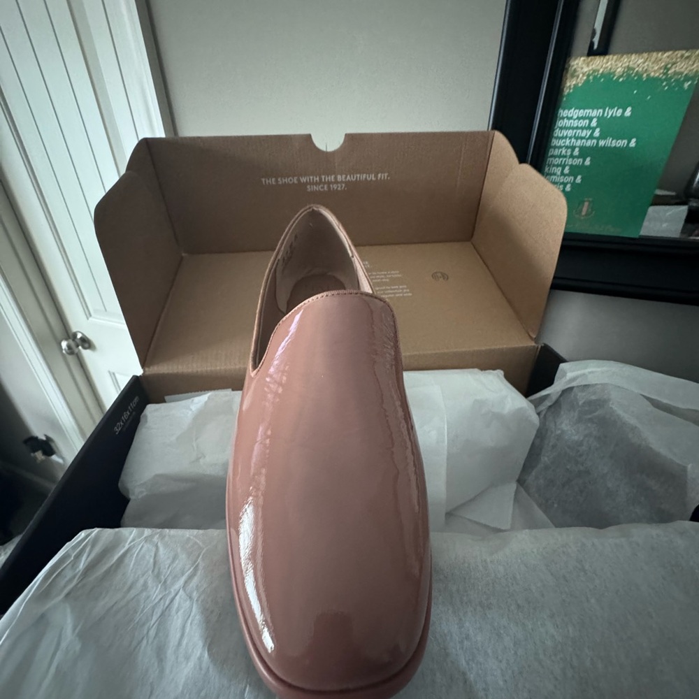 Naturalizer Women Effortless Glossy Patent Leather Mauve Loafers- 9.5- BNWT - Picture 4 of 11